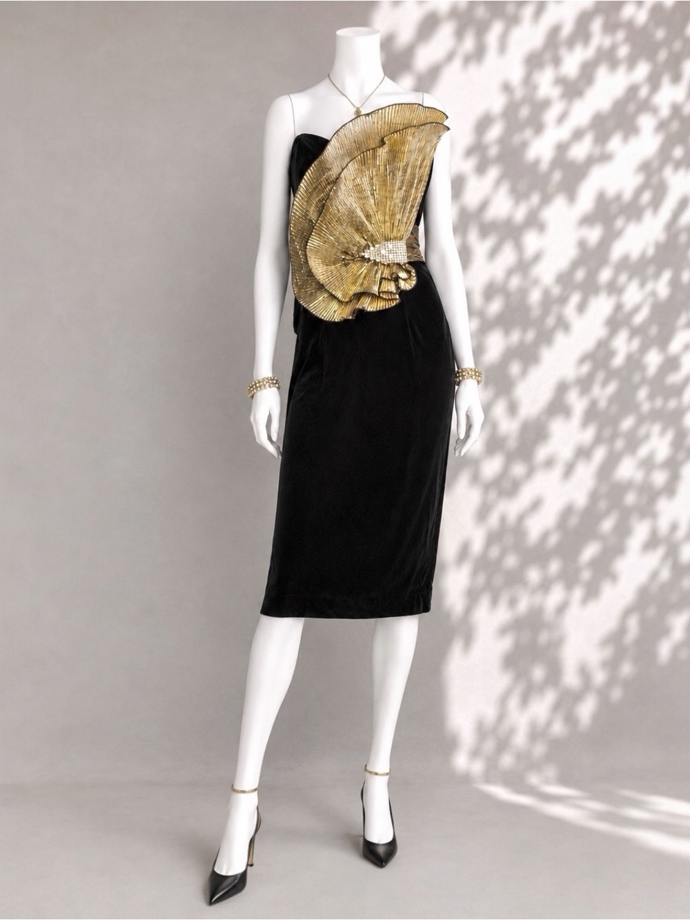 Vintage Art Deco Cocktail Dress M Black Velvet Gold Origami Fan Dave & Johnny - Picture 1 of 8